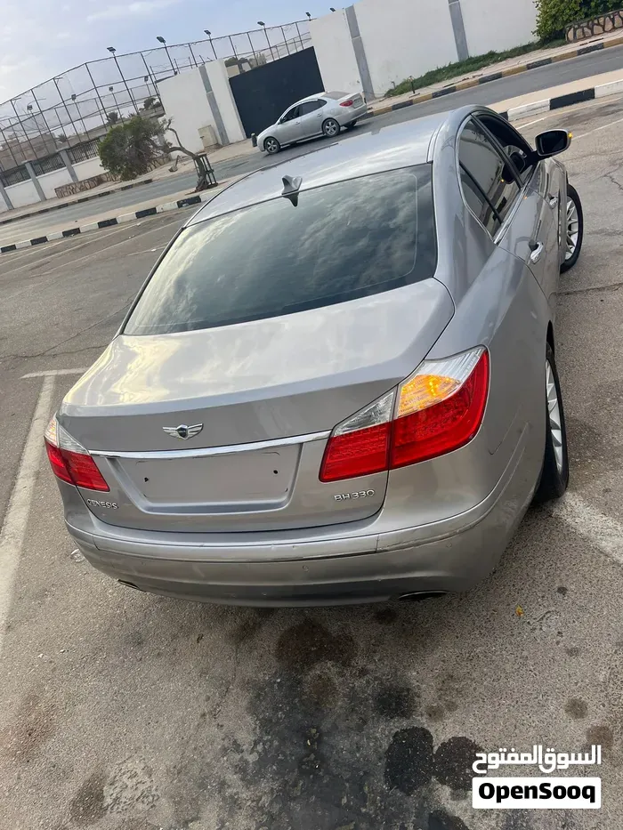 Hyundai Genesis 2010 photo 3