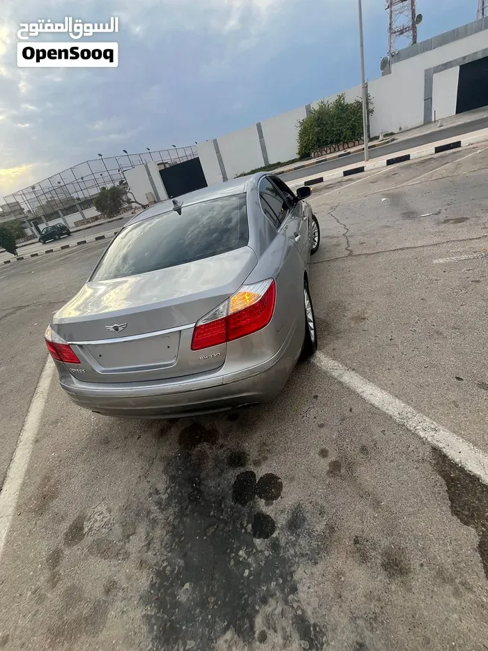 Hyundai Genesis 2010 photo 2