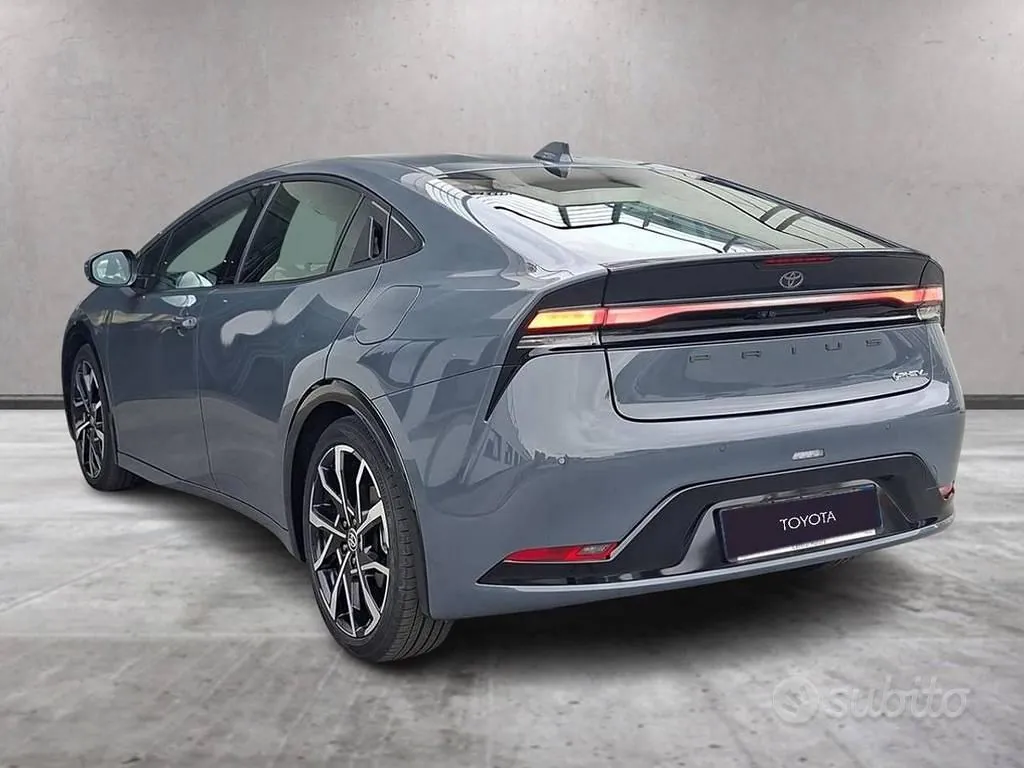 Toyota Prius 2025 photo 2