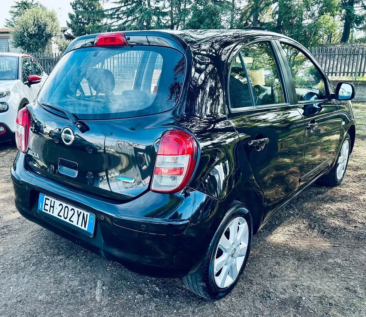 Nissan Micra 2011 photo 4