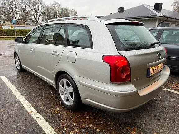 Toyota Avensis 2004 photo 4