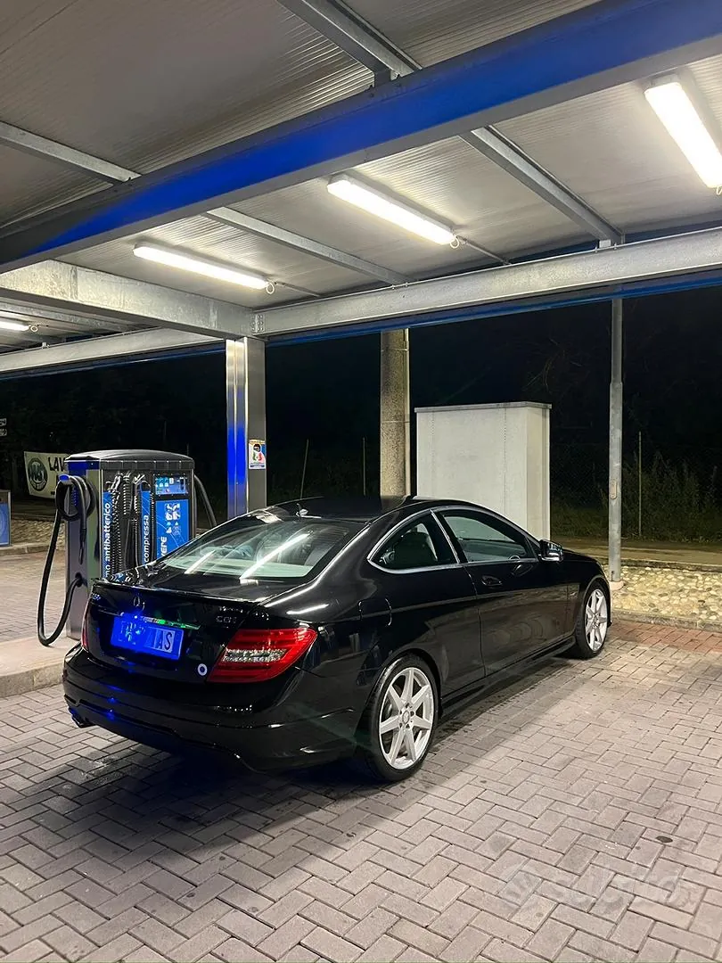 Mercedes-Benz C 2011 photo 2