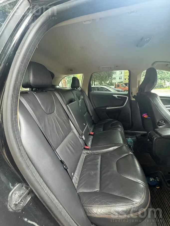 Volvo S60 2011 photo 2