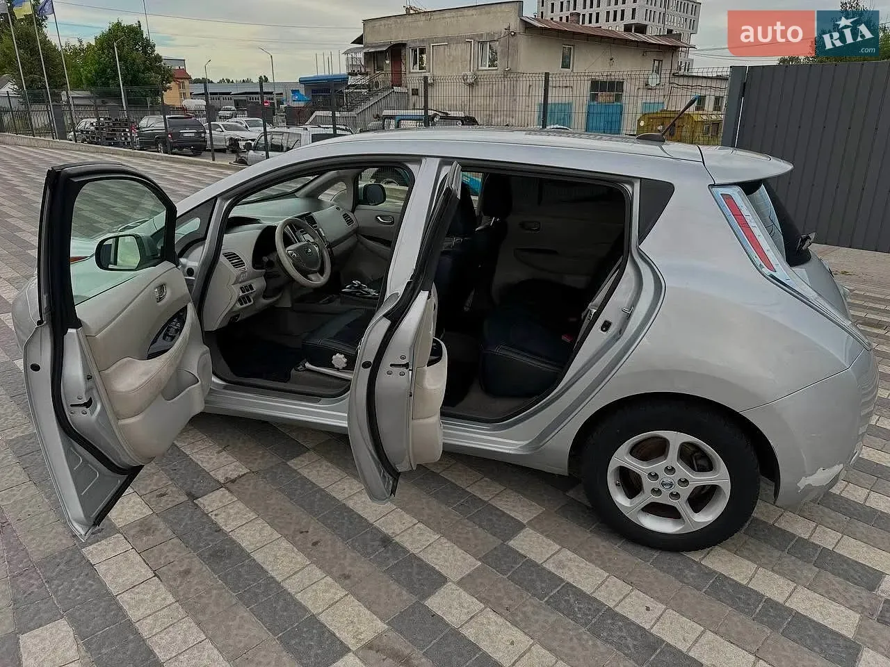 Nissan Leaf 2011 photo 5