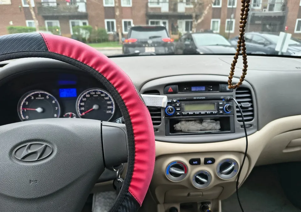 Hyundai Accent 2011 photo 2