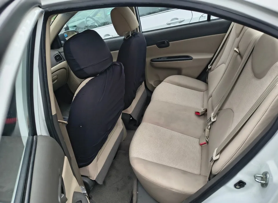 Hyundai Accent 2011 photo 3