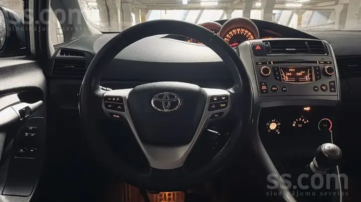 Toyota Corolla Verso 2011 photo 5