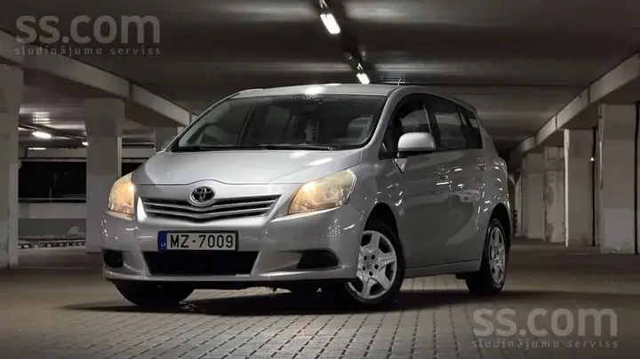 Toyota Corolla Verso 2011 photo 2