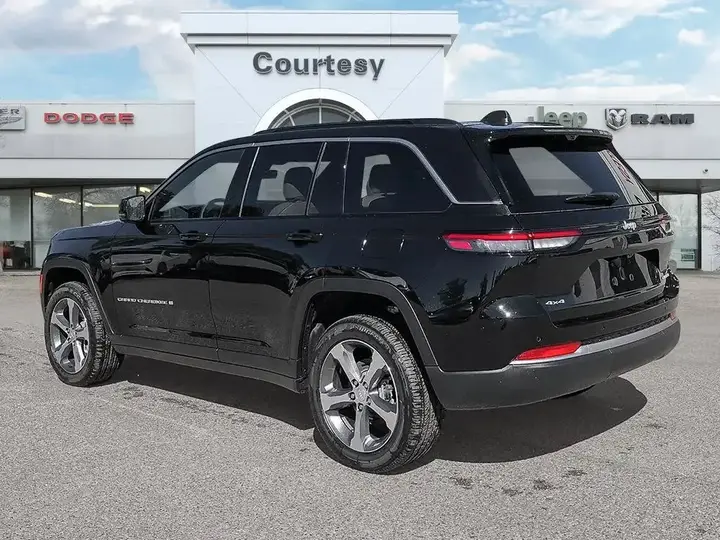 Jeep Grand Cherokee 2026 photo 4
