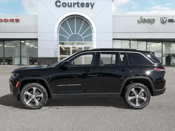 Jeep Grand Cherokee 2026 photo 3