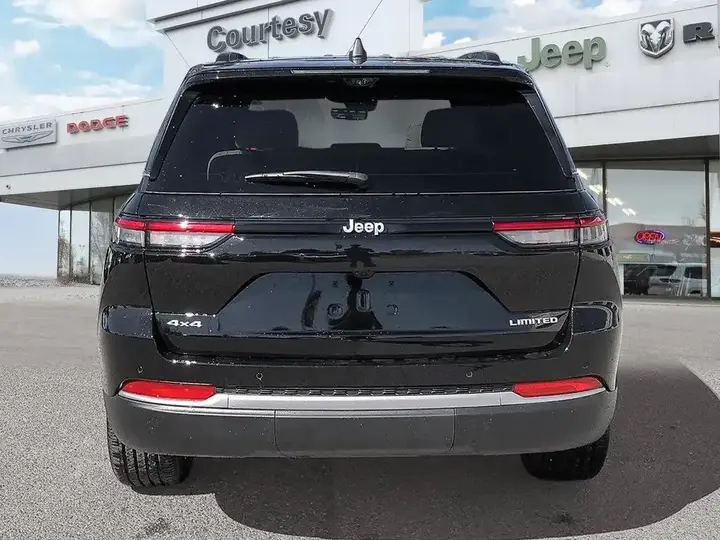 Jeep Grand Cherokee 2026 photo 5