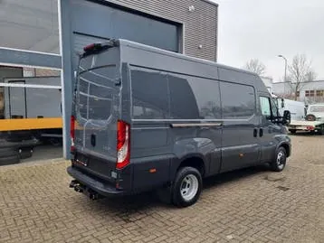 Iveco Daily 2023 photo 2