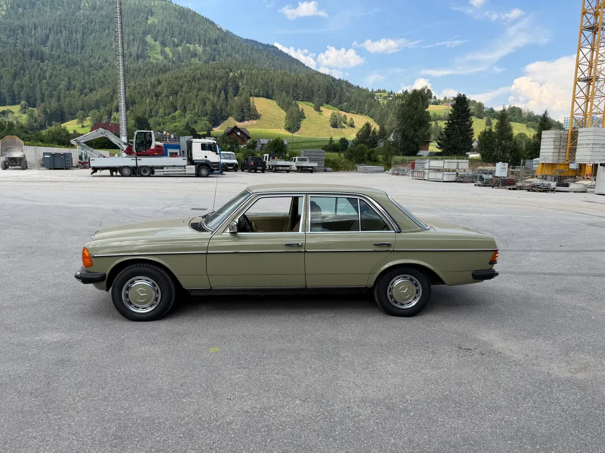 Mercedes-Benz 300 D 1982 photo 2