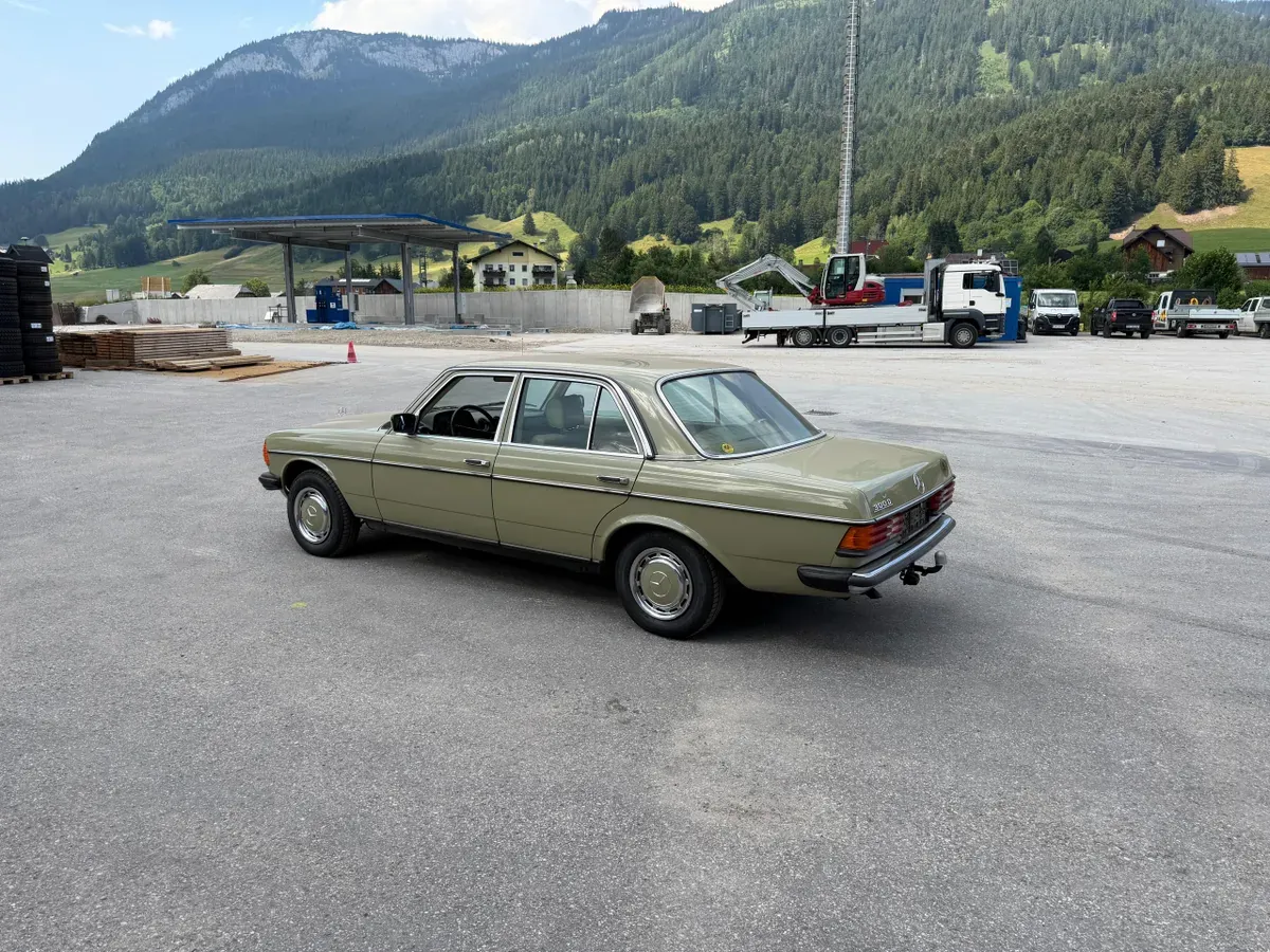 Mercedes-Benz 300 D 1982 photo 3