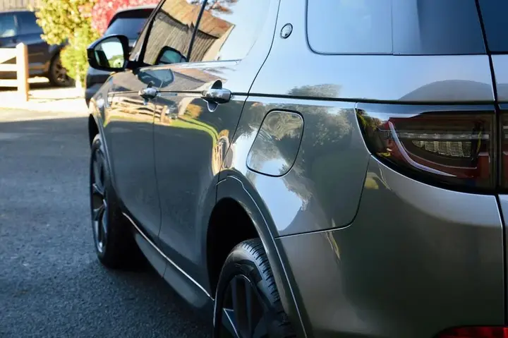 Land Rover Discovery Sport 2023 photo 4