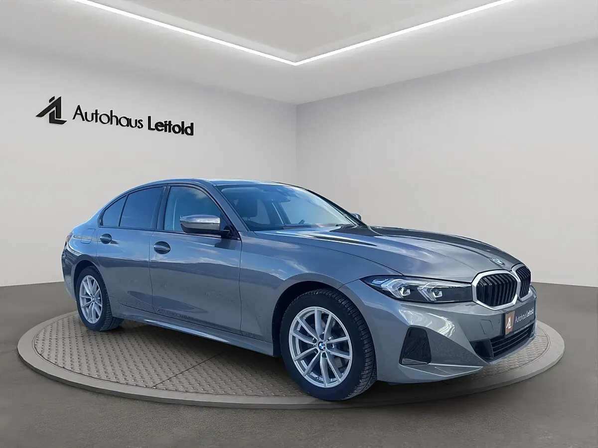 BMW 3 Series 2023 photo 3