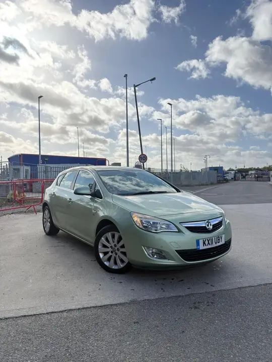 Vauxhall Astra 2011 photo 5