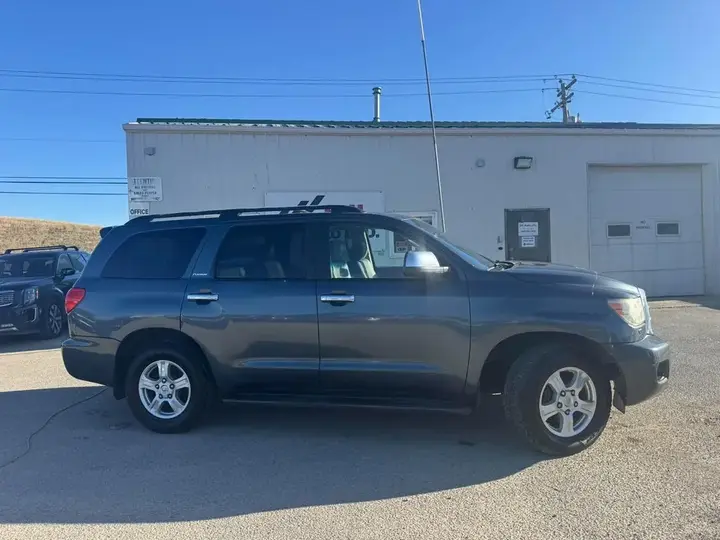 Toyota Sequoia 2008 photo 2