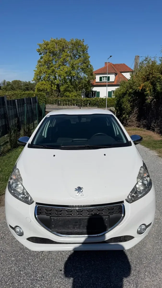 Peugeot 208 2015 photo 2