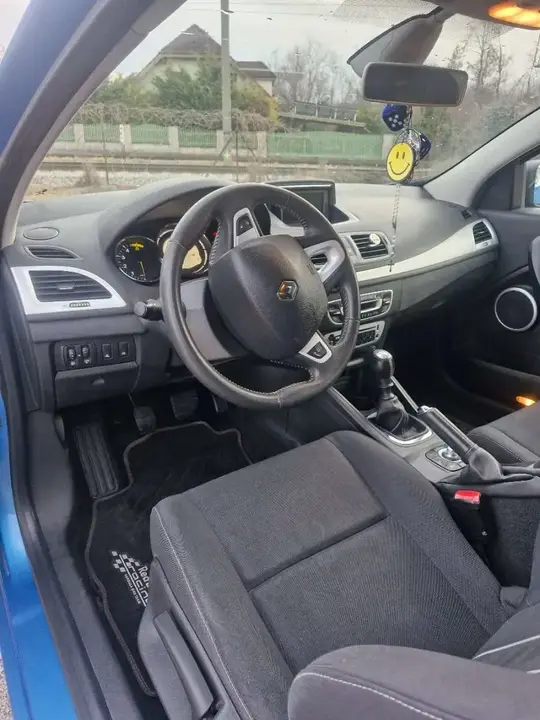 Renault Mégane 2012 photo 2