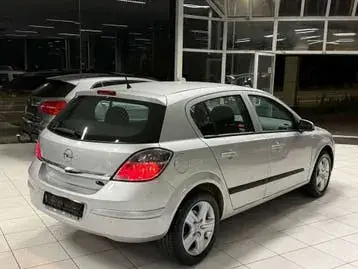 Opel Astra 2010 photo 3