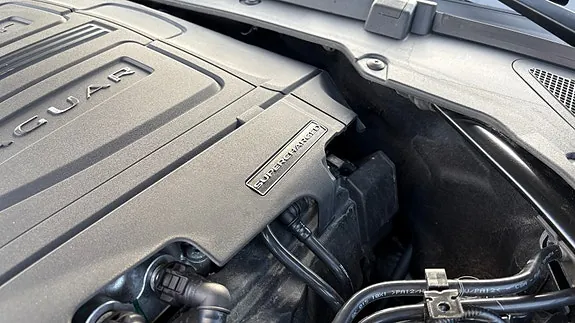 Jaguar Xe 2017 photo 5