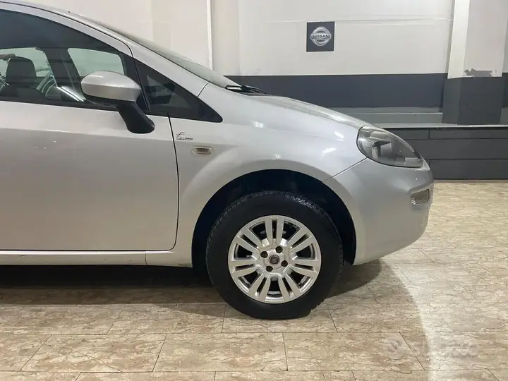 Fiat Punto 2012 photo 3