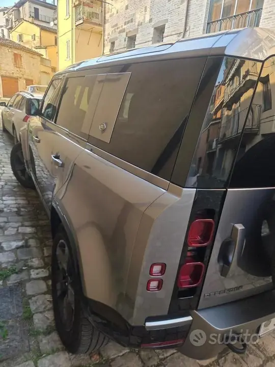 Land Rover Defender 2021 photo 5