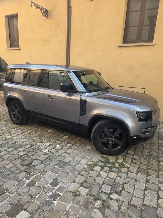 Land Rover Defender 2021 photo 2