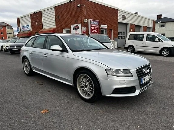 Audi A4 2011 photo 2