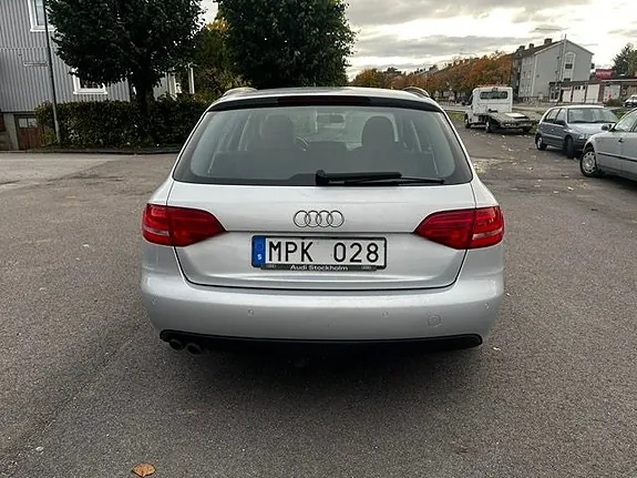 Audi A4 2011 photo 4