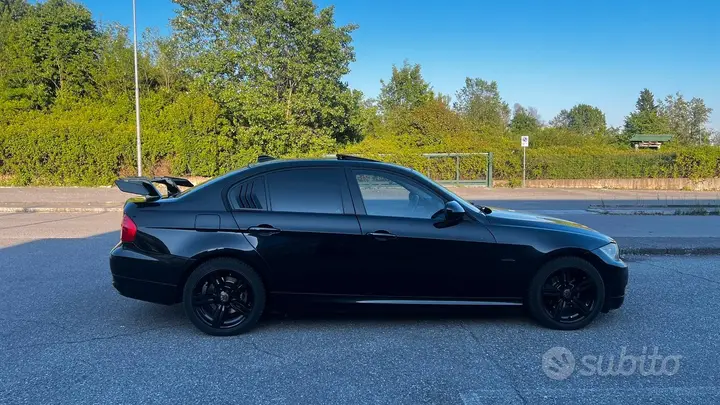 BMW 318D 2010 photo 3