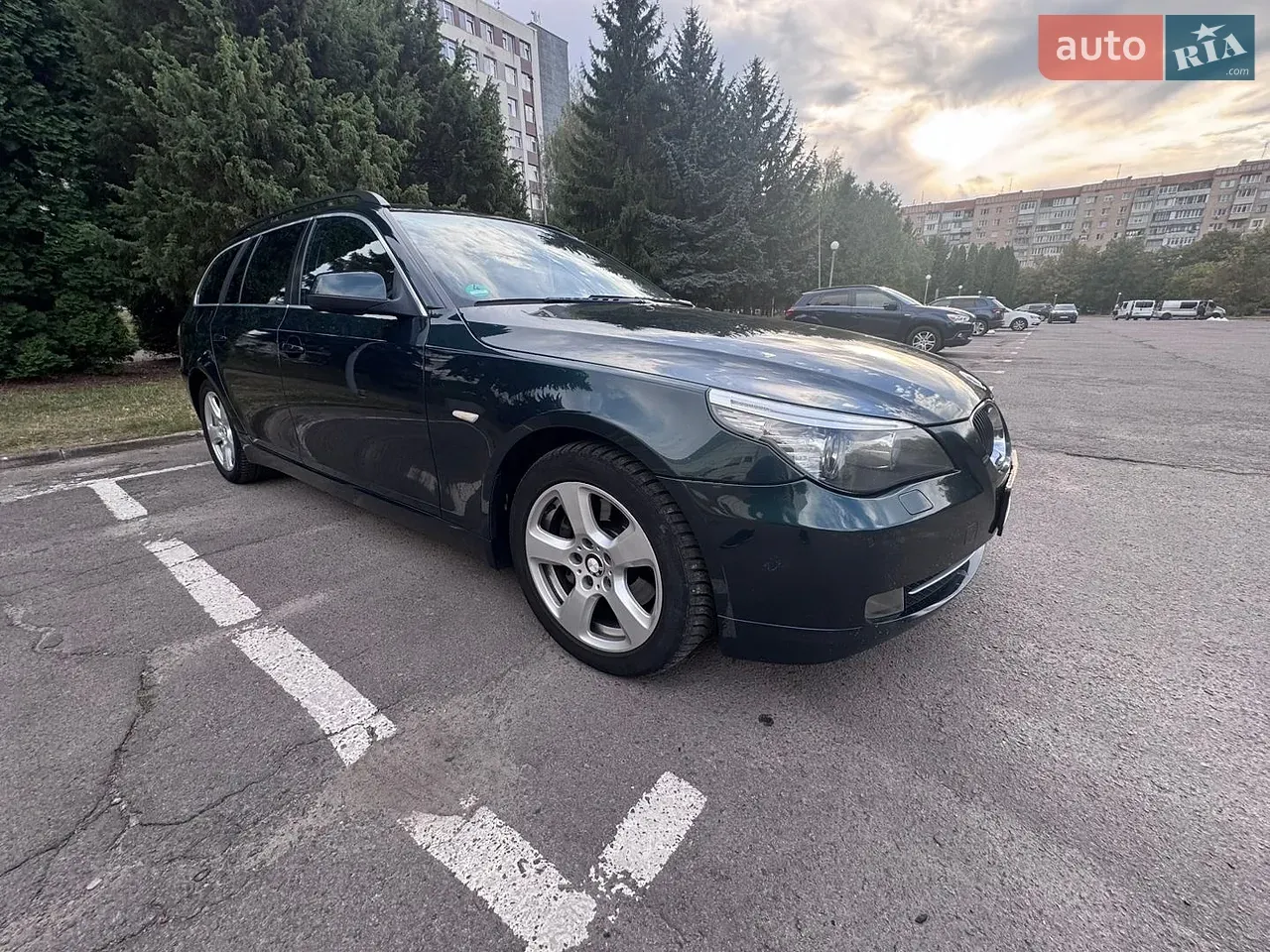 BMW 5 Series 2010 photo 2
