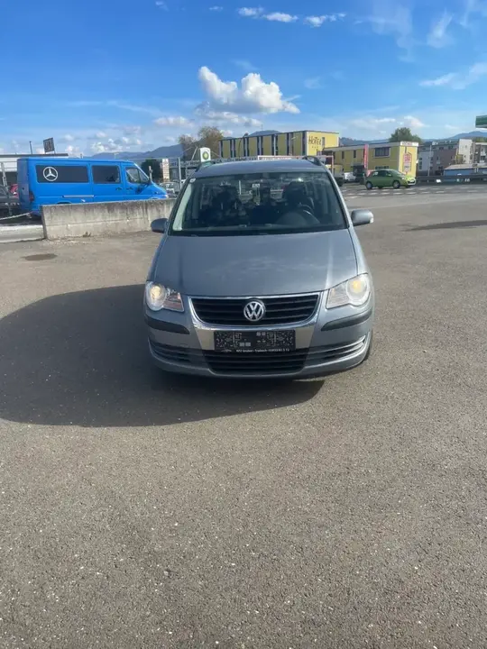 Volkswagen Touran 2009 photo 2