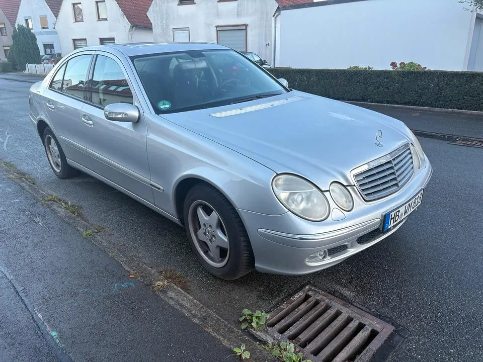 Mercedes-Benz E240