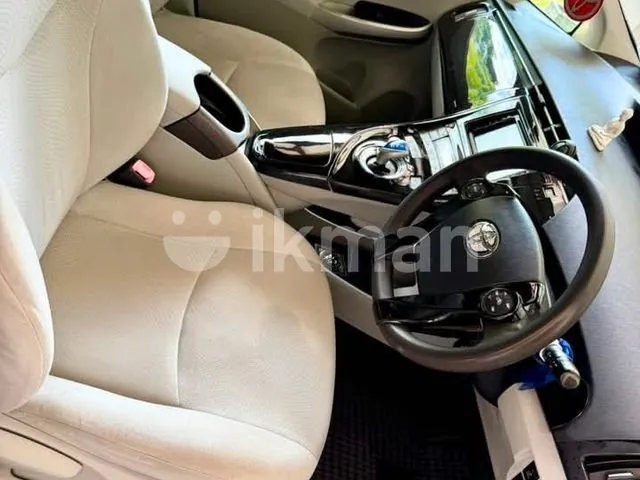 Toyota Prius 2013 photo 2