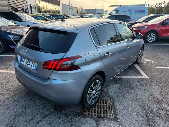 Peugeot 308 2021 photo 2