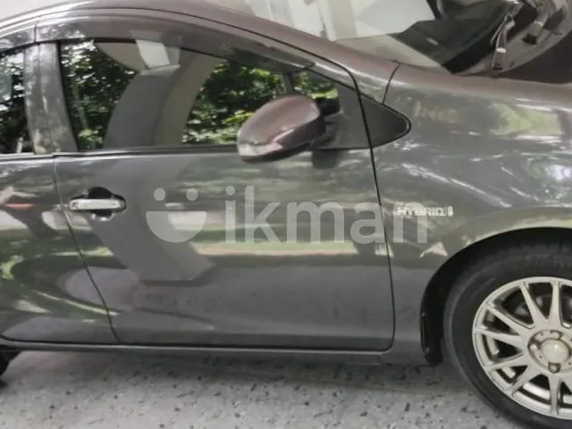 Toyota Aqua 2012 photo 2