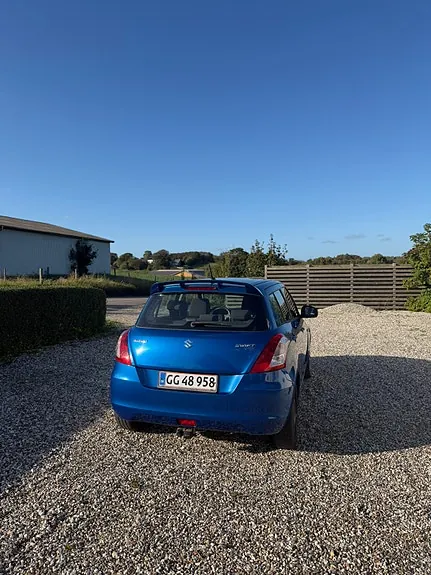 Suzuki Swift 2011 photo 2