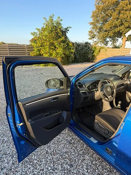 Suzuki Swift 2011 photo 4