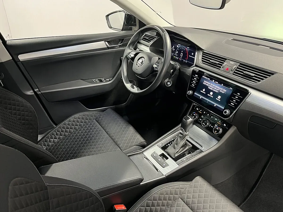 Skoda Superb 2022 photo 2