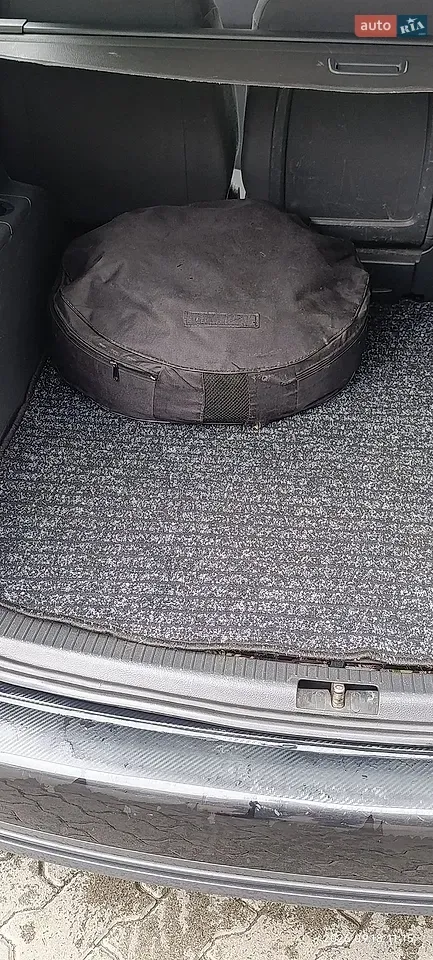 Volkswagen Touran 2010 photo 4