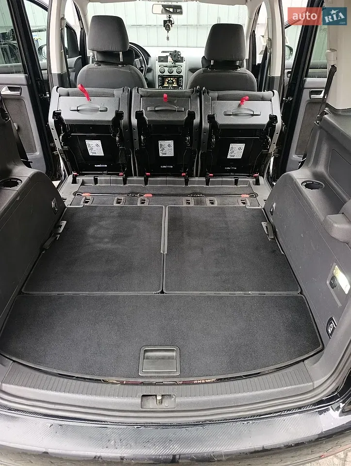 Volkswagen Touran 2010 photo 5