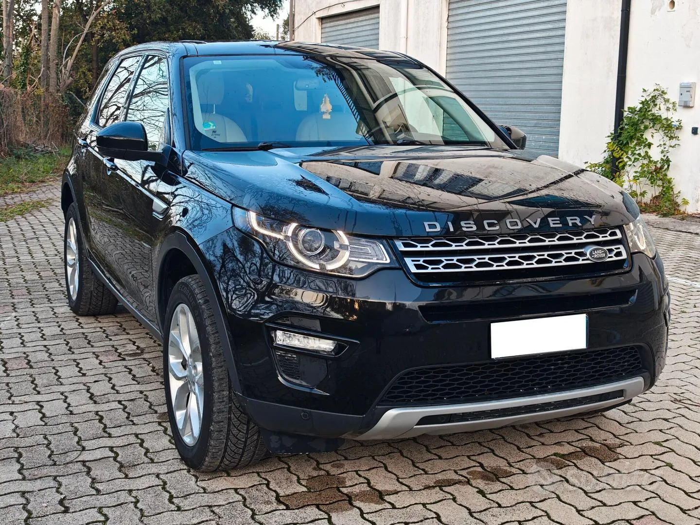 Land Rover Discovery Sport 2017 photo 3
