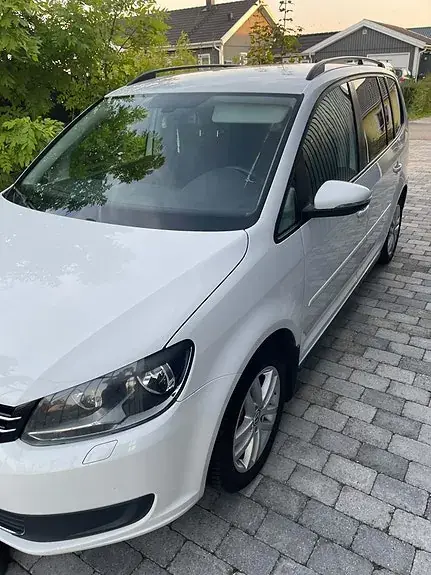 Volkswagen Touran 2011 photo 4
