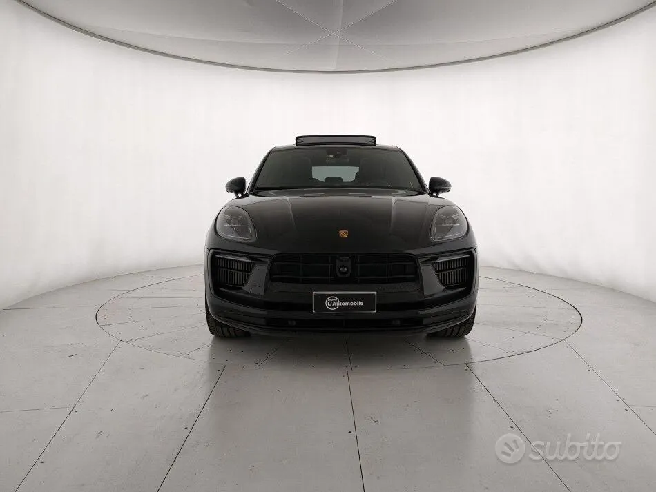 Porsche Macan 2023 photo 2