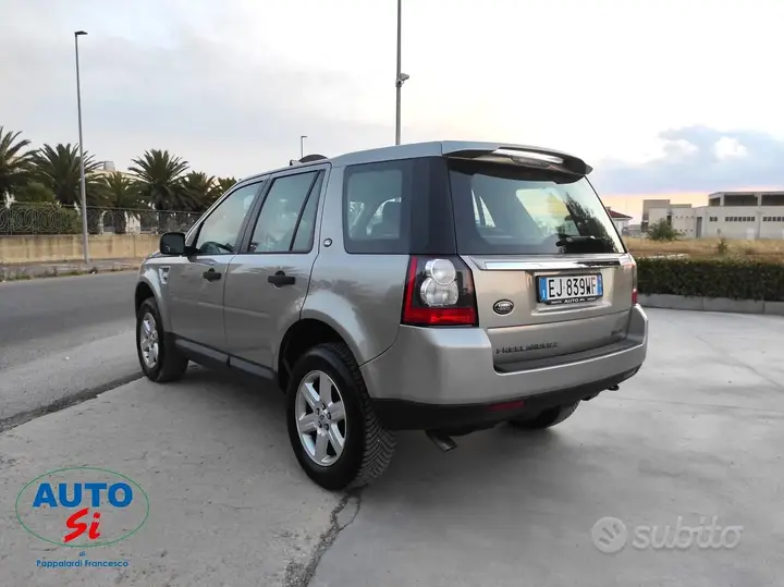 Land Rover Freelander 2011 photo 5