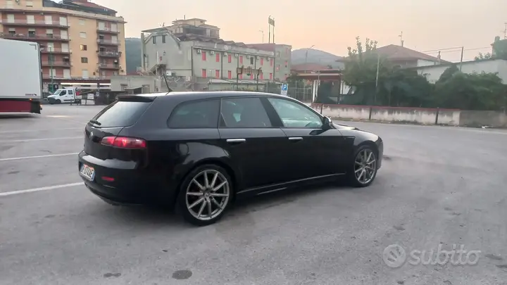 Alfa Romeo 159 2008 photo 3