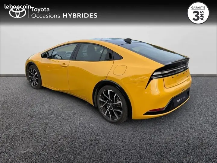 Toyota Prius 2023 photo 2