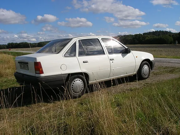 Opel Kadett 1986 photo 2